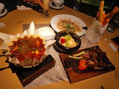 -穹六人间 people 6(岳阳路店)