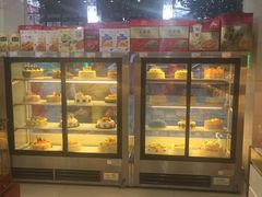 面包甜点陈列柜-东南饼庄(南昌市卫生学校住宅区店)