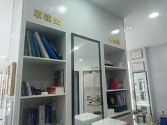 -光明眼镜·蔡司授权(徐泾店)