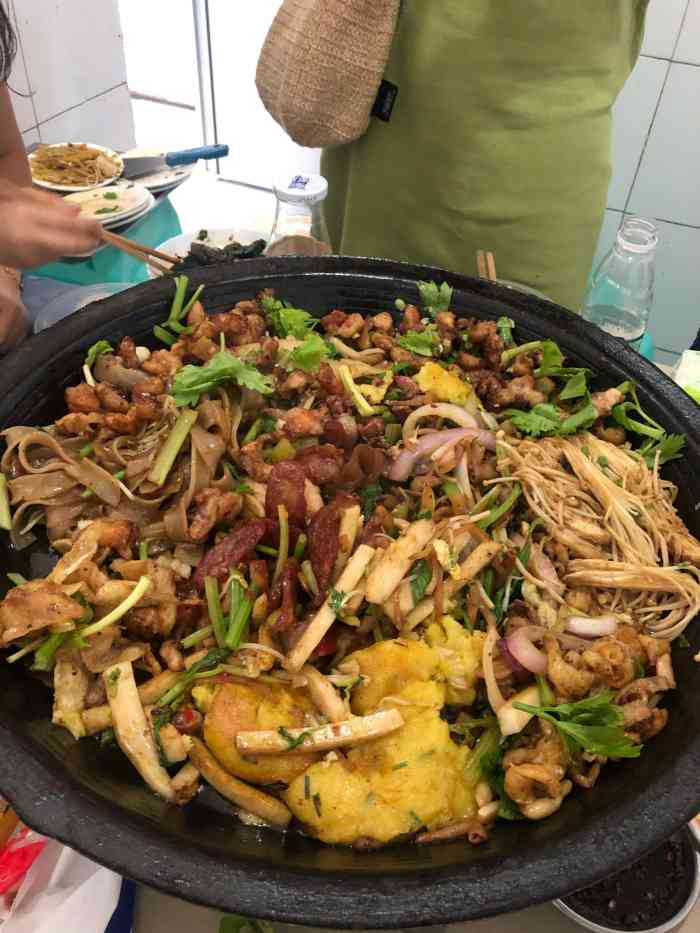 海红烙锅店-"贵州行的第5天,晚上入住安顺平坝区,是一.