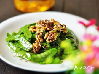 荷兰豆你吃过白灼的吗？我突发其想，试了一下，很不错