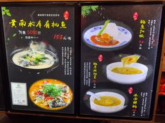 -头上红煨盐鸡·非遗院子餐厅