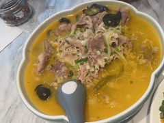 眷村酸汤肥牛-志明眷村·台式融合菜·宵夜