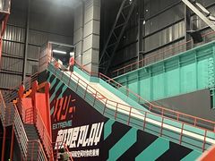 -极限PLAY运动娱乐新世界·团建派对表演休闲馆·室内高空游乐园