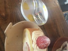 草莓蛋糕卷-春风十里咖啡馆