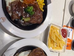-汤姆家的牛排意面披萨(新城市广场店)