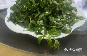 Cucumber Salad with Chrysanthemum Leaves