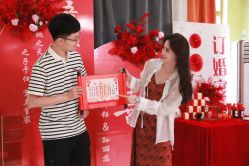 点击看大图 -爱伊人婚纱礼服美妆馆