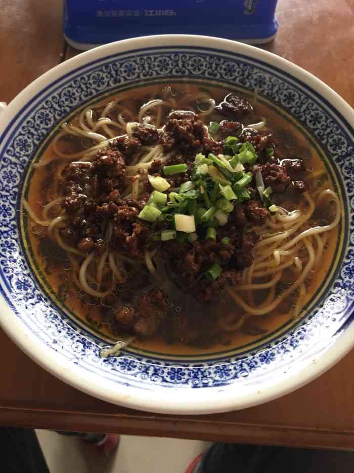 渝伢子重庆小面-"太难吃牛肉没熟老板不会做生意就一垃圾店吃.