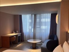 -桔子酒店(上海西藏北路地铁站店)