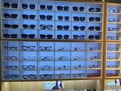 -天空之镜眼镜店蔡司依视路配镜授权零售店(望京颐堤港店)