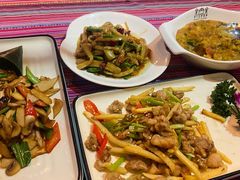 -香巴拉云南餐厅(华莱坞店)