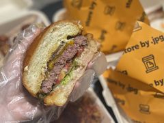 松露菌菇奶酪牛肉汉堡-JPG canteen(广州寺右公馆店)