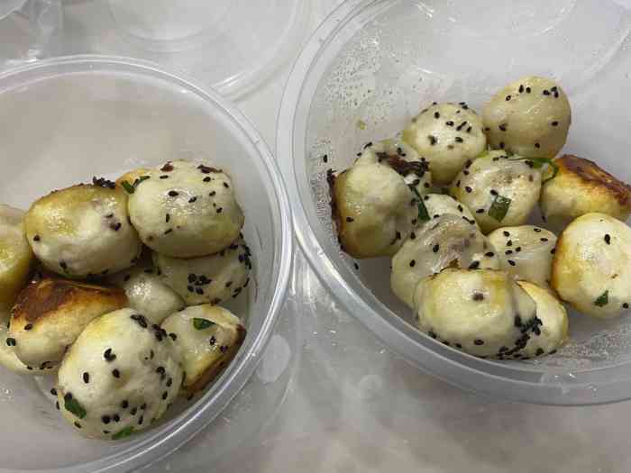 荣记生煎-"小小店铺十二年,就主打1元一个的小生煎和.