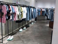 -URBAN REVIVO(西安Momopark店)