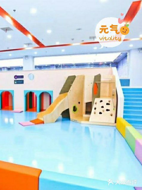 游泳让孩子的身体更壮实。