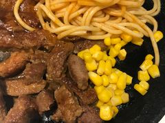 -汤姆家的牛排意面披萨(新城市广场店)
