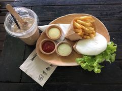 -莓园冰淇淋店
