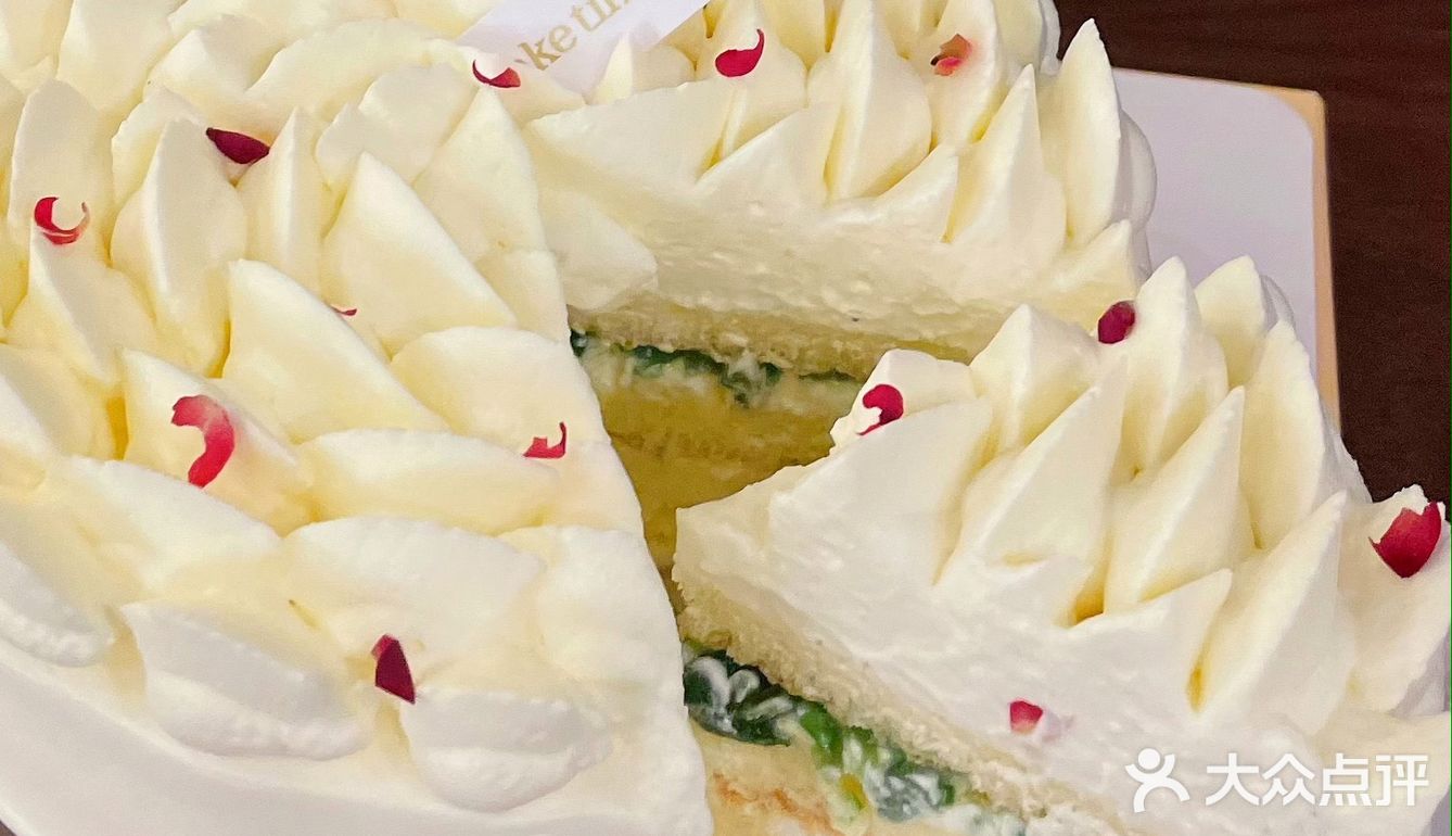 青梅➕茉莉奶油做的蛋糕🍰真是太太太好吃了