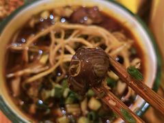 -拈签一笑黄牛肉辣卤串串