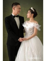 -雪中彩影婚纱摄影·微光艺术中心