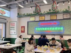 大堂-晓彭肥肠鸡·泡椒鸡火锅(水木天地店)