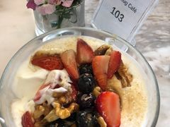野莓核桃蜂蜜希腊酸奶-The Rug Cafe(王府中环店)