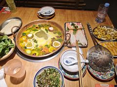 -洱火云南酸菜牛肉火锅(石景山当代商城店)