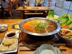-野山舂·贵州现舂酸汤火锅(鸿通城店)