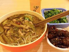 -越洋肖氏老米线(杨家坪店)