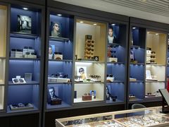 -宏宇眼镜蔡司依视路折扣店(兆佳眼镜城店)