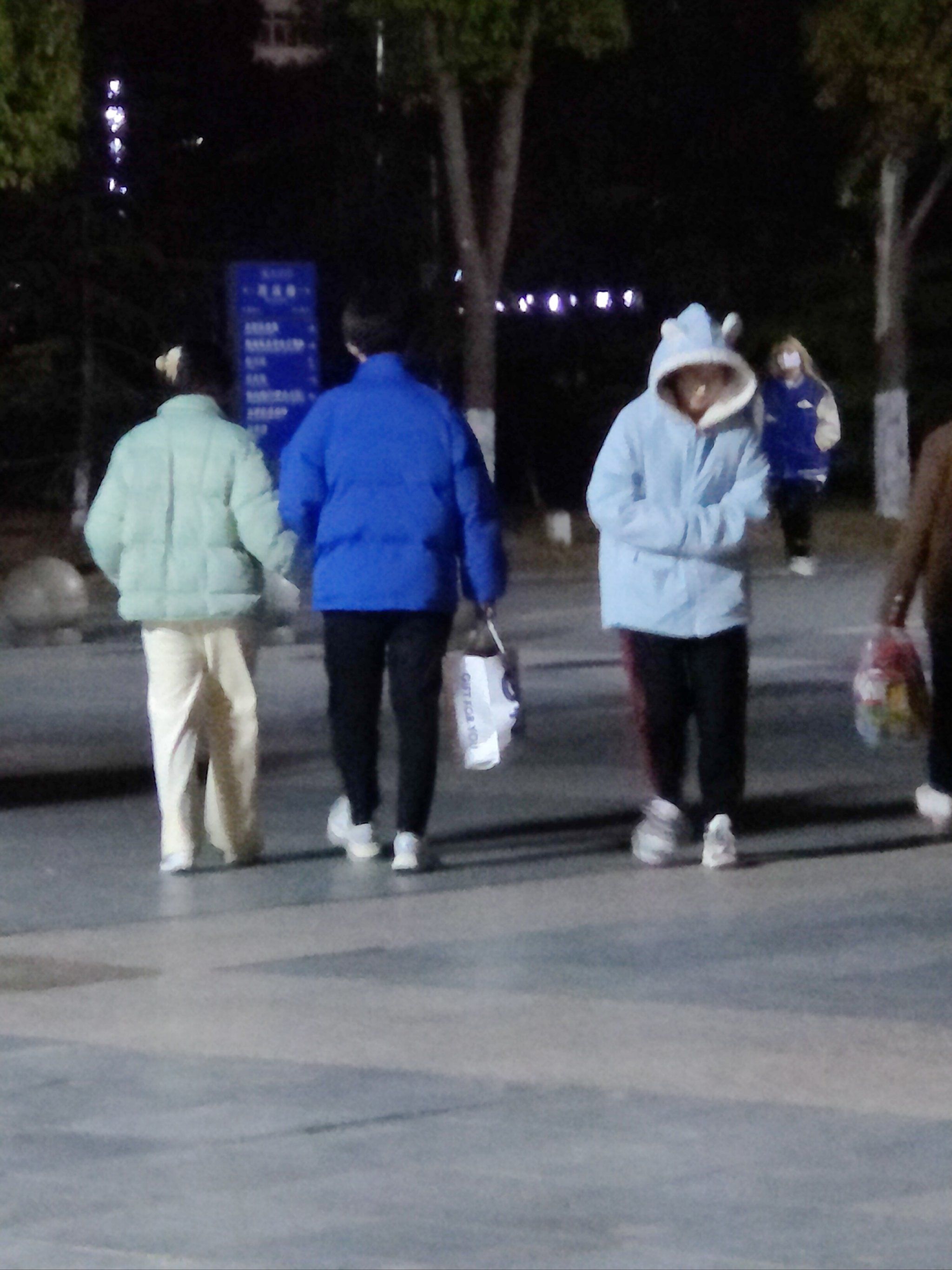 朋友和前男友在一起了