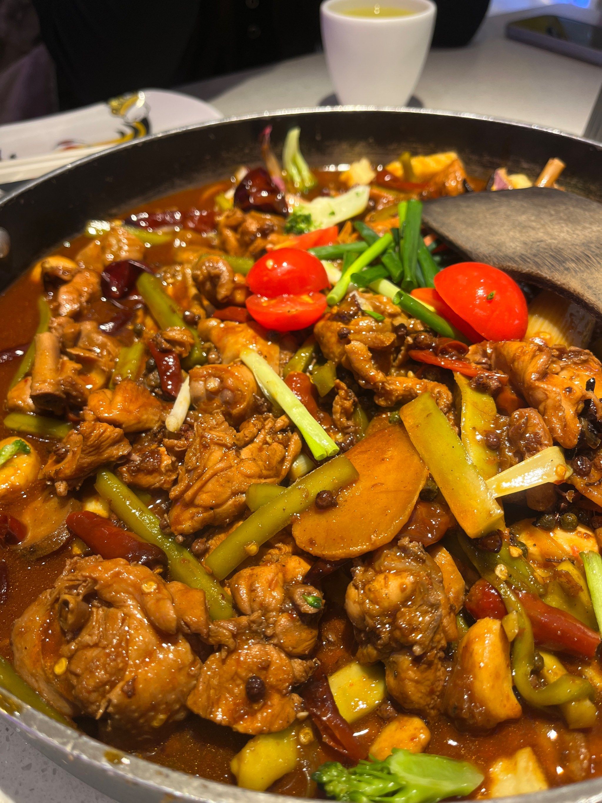 今天来吃虎丫炒鸡特别好吃😋,味道特别鲜