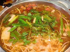 -野山舂·贵州现舂酸汤火锅(鸿通城店)