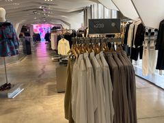 -URBAN REVIVO(上海淮海路大上海时代广场店)