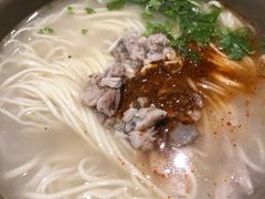 -亮亮面馆(经六路店)