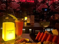 -FOUR PLAY BAR