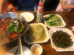 -临江餐馆二楼美食部落