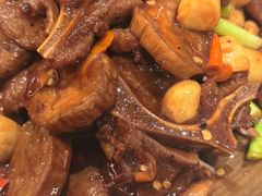 -阿瓦山寨·湘菜现炒·剁椒鱼头王(咸阳总店)