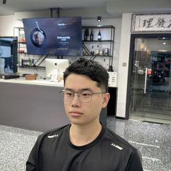 -15C7 男士理发馆 烫染专业店