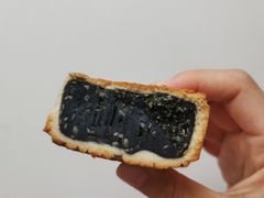 黑芝麻月饼-钓鱼台国宾馆