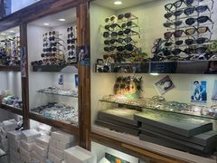 -三叶眼镜城批发市场(上海火车站店)