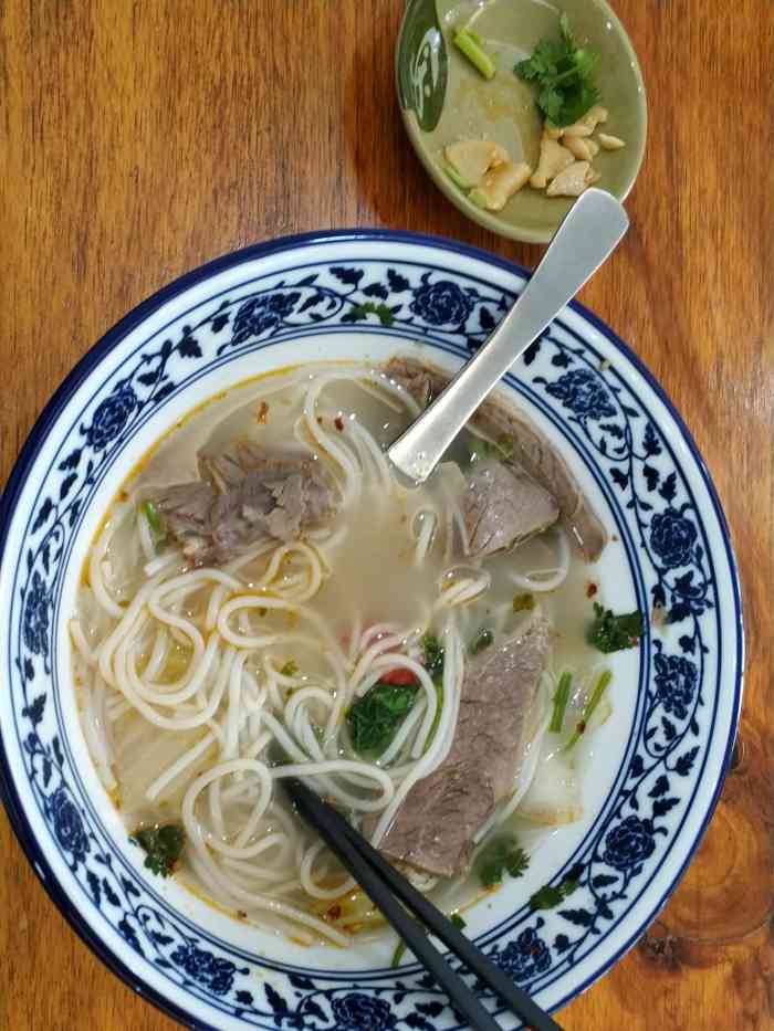 宏满记白切羊肉面-"正宗清汤羊肉面,干净的店面,老板的第二家.