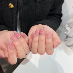 -花岐款式专研健康美甲沙龙