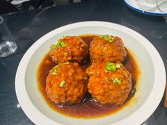 鸭蛋黄狮子头-梅飞酒家(桑园路店)