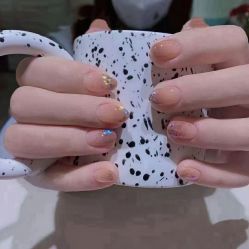 -悦指间美甲美睫
