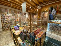 零售区-猫的天空之城概念书店(丽江古城饮玉巷店)