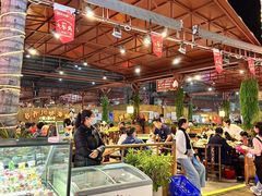 -三亚火车头万人海鲜广场