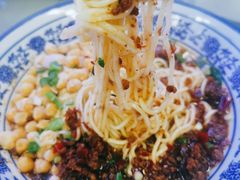 -渝之汇牛肉豌杂面