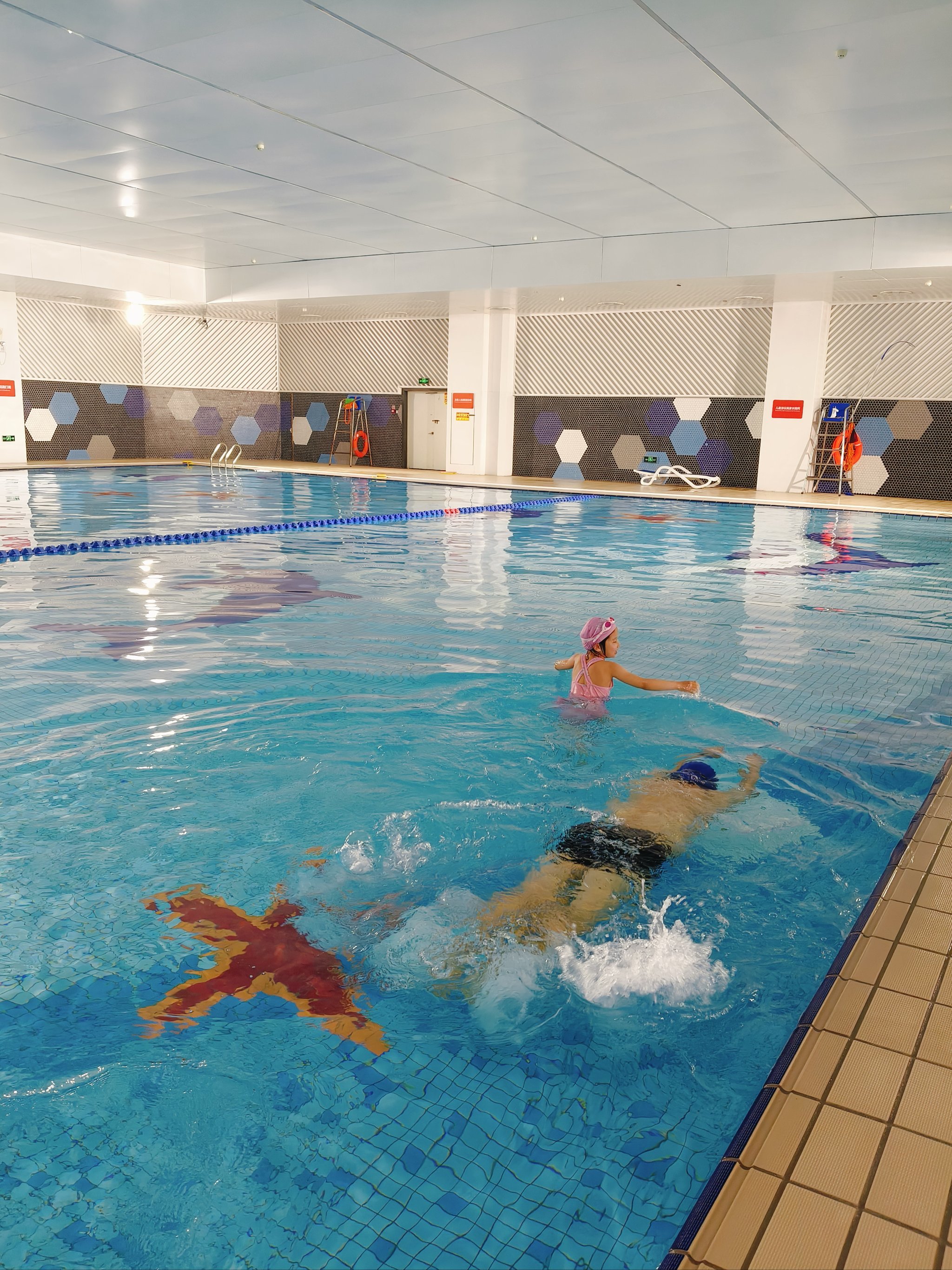 游泳充电两不误